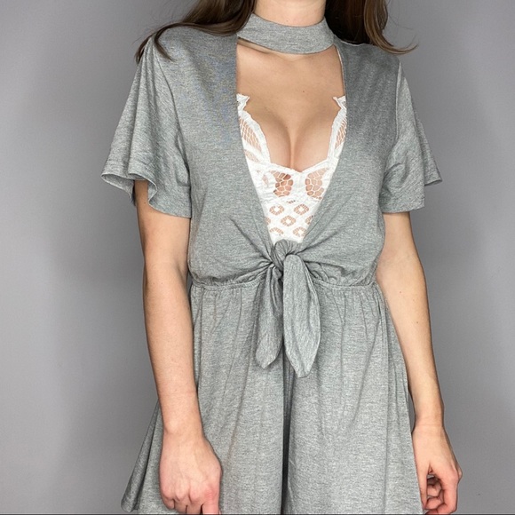 NWT Grey Romper with Tie and Choker - Picture 3 of 3